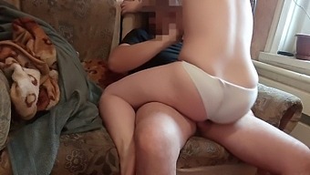 素晴らしいセックスとカウガールアクションで自家製セックス!
