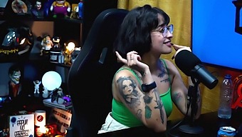 Martina Oliveira享受ruan的巨大阴茎的景象,并被激起 - Pápum No Barraco!