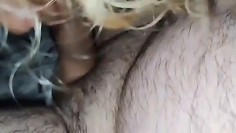 邀请我的邻居过来,给她口交快感