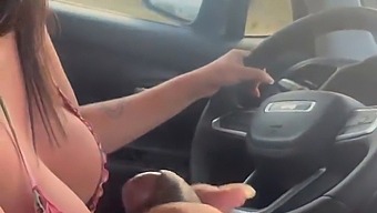 Ryšavá Manželka Dáva Hlboký Orálny Sex Čiernemu Kohútovi